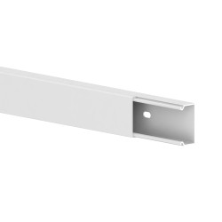 Moulure LFG 15x30-9010, PVC, avec perforation de l'embase, blanc alpin - Vendu au mètre